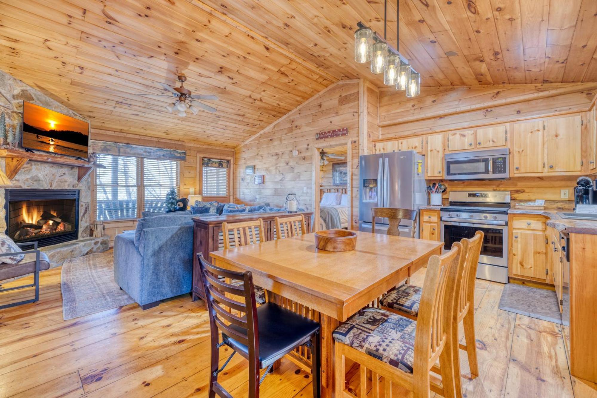 Secluded Sunrise Ridge-10 Min From Blue Ridge, King Beds, Hot Tub, 2 Porches, Fireplace Wood Burning, Mountain View, Cozy Buitenkant foto
